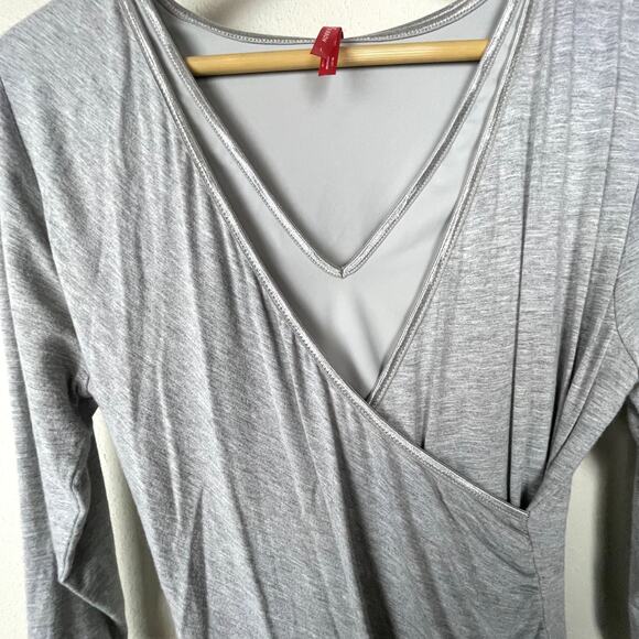 Ruby Ribbon Compression Surplice Top – Size L – Gray – 3/4 Sleeve V-Neck‎ - Picture 7 of 9